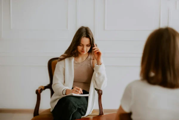 Woman speaking with a counselor during an individual counseling session, illustrating ketamine misuse